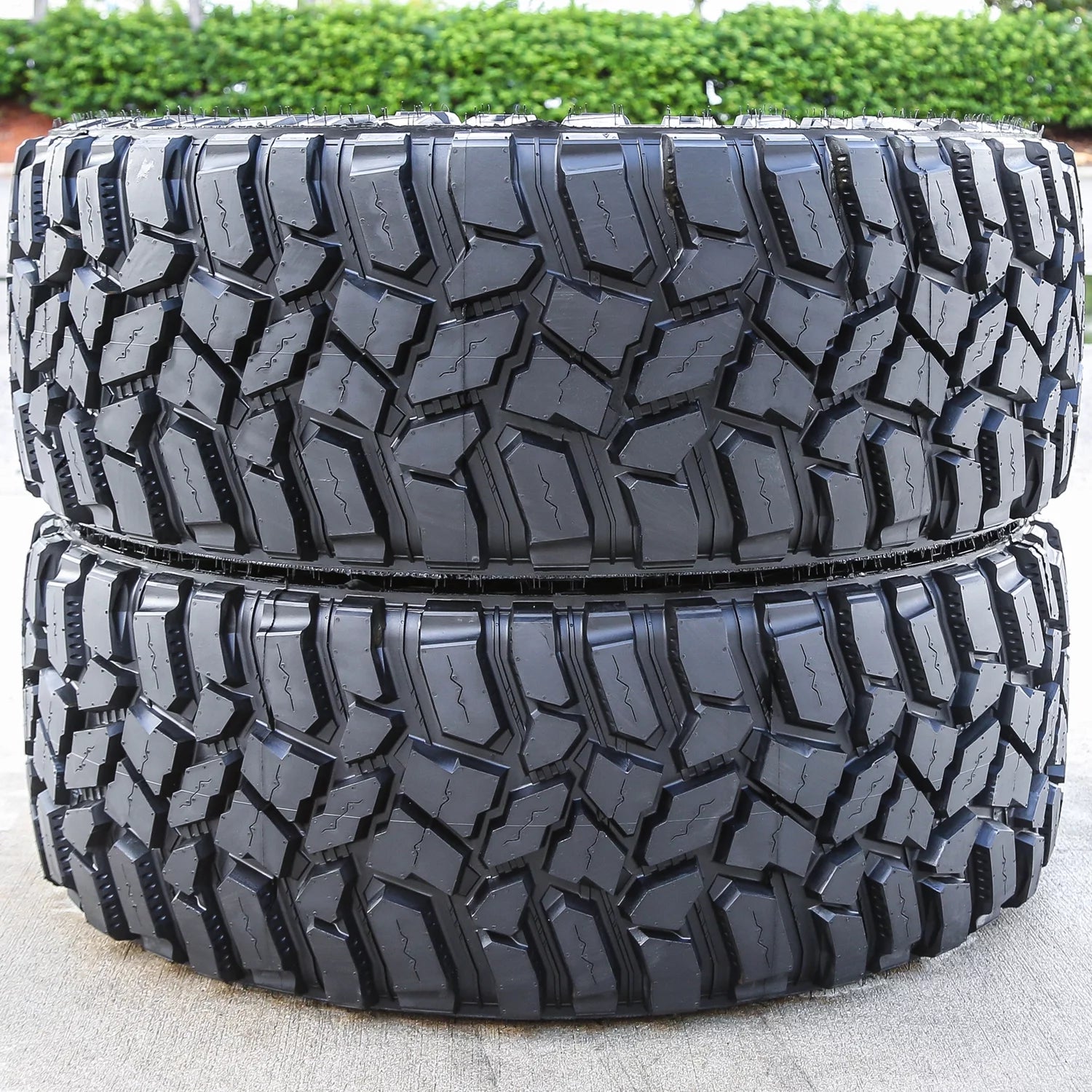 A pair of 2 (two) models of STT professional LT 35X12.50R20 121Q E (10 layers) off-road tires (MT/M/T type off-road tires)